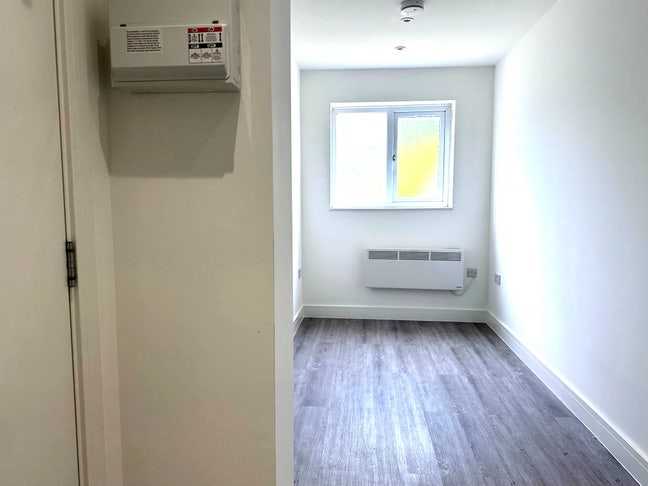 Lovely En-Suite room to rent on Swanfield Road Main Photo