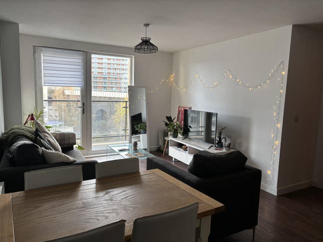 Looking for flatmate in 2 bed off Regents Road  Main Photo