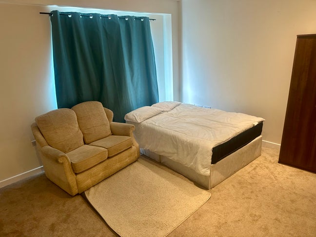 Double room for rent in mk9  Main Photo