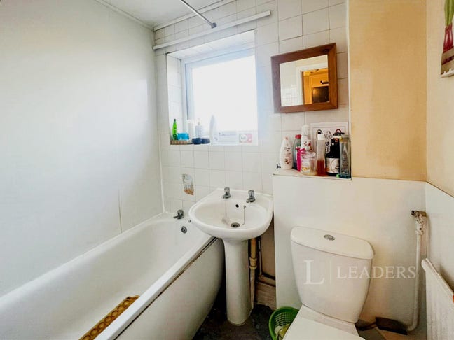 Studio - House Share Available  Main Photo