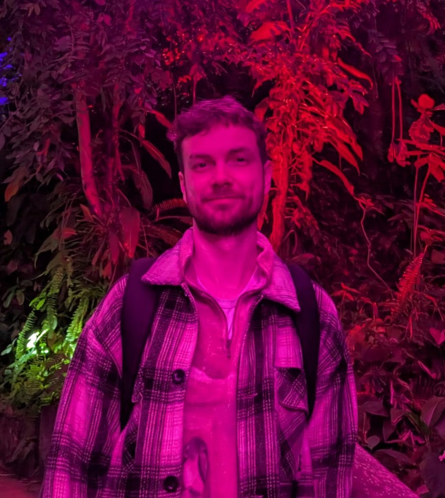 Professional looking for friendly house/flat Main Photo