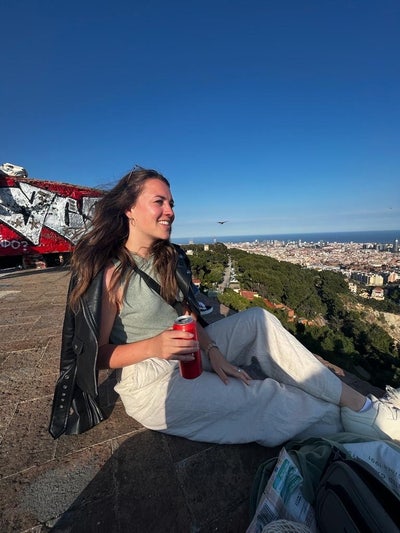 31, female, German - looking for double room  Main Photo