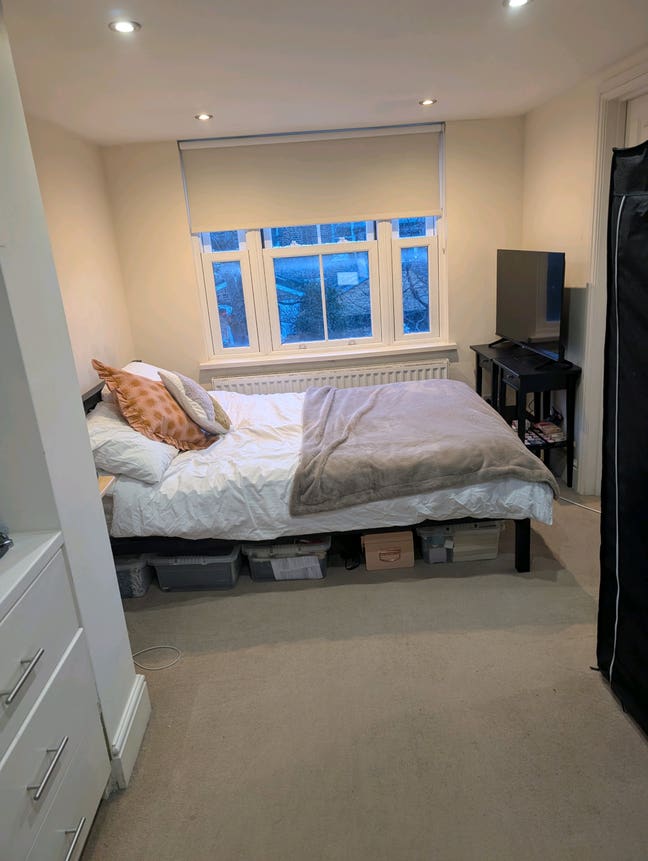Spacious Double Bedroom with Ensuite  Main Photo