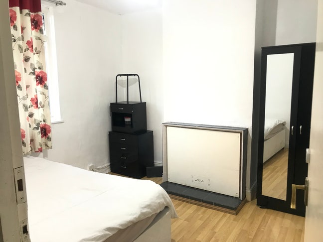 2 Lovely Rooms - 3 minutes from Station Main Photo