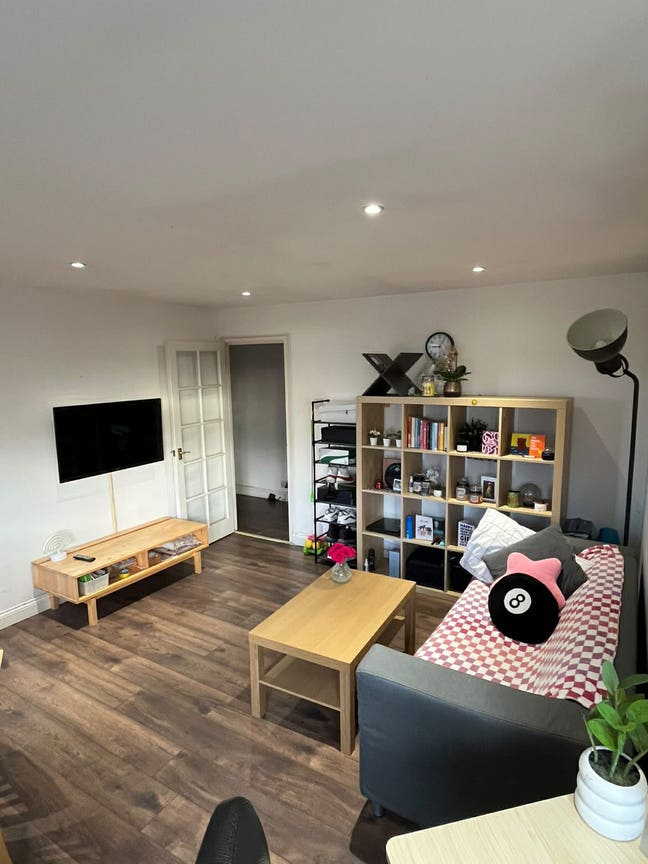 Double Room Available in E14 - Near Canary Wharf Main Photo