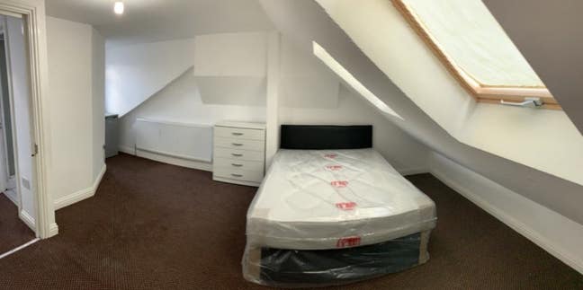 ✨ Bright Double Room | Bills Included | IG3 Main Photo