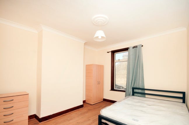 LARGE room, Leyton Main Photo