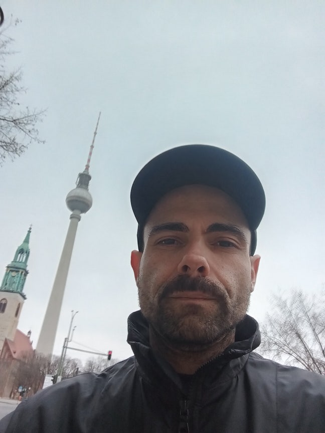 Hi everyone, Im Dan, Italian 34yo. I'm looki... Main Photo