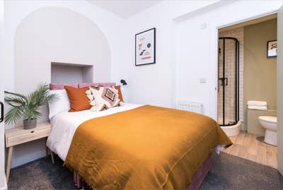 ✨ Luxe Ensuite Living in Ashton 📍 Main Photo