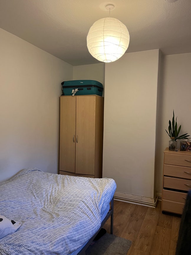 Bright double room in friendly house share  Main Photo