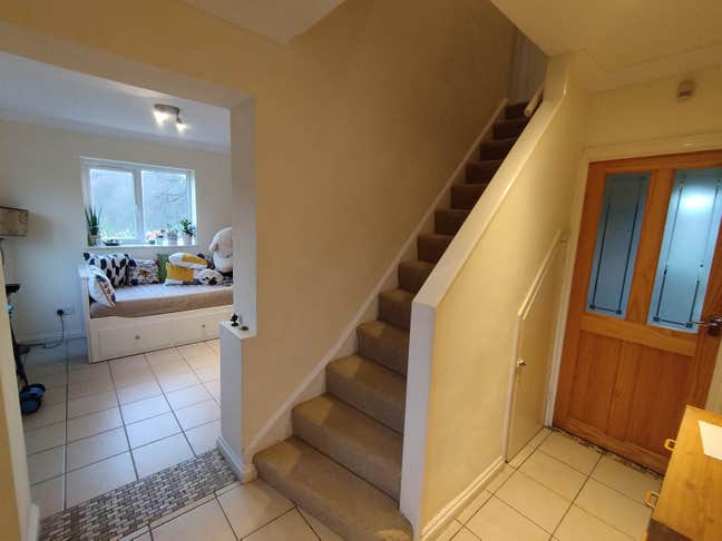 Spacious room in a beautiful house inside park Main Photo