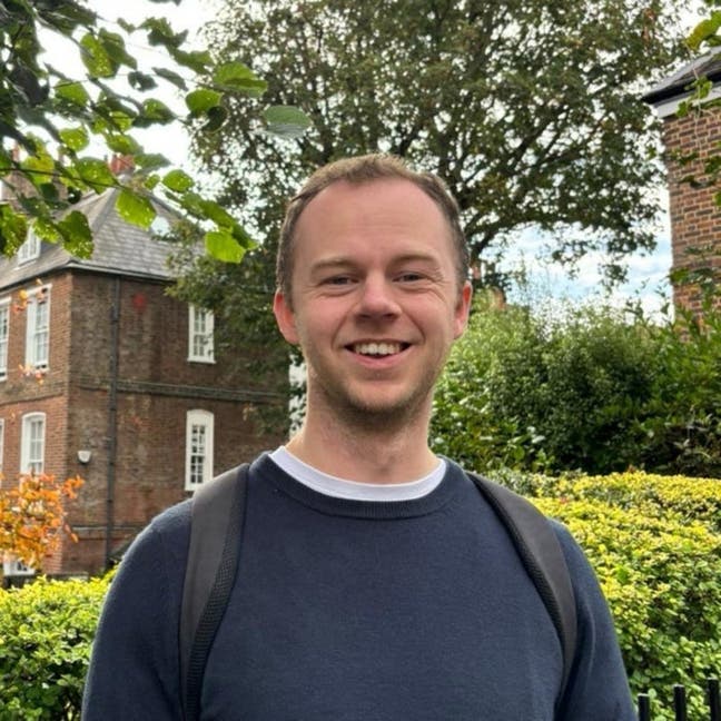 Room in north London with shared living area Main Photo