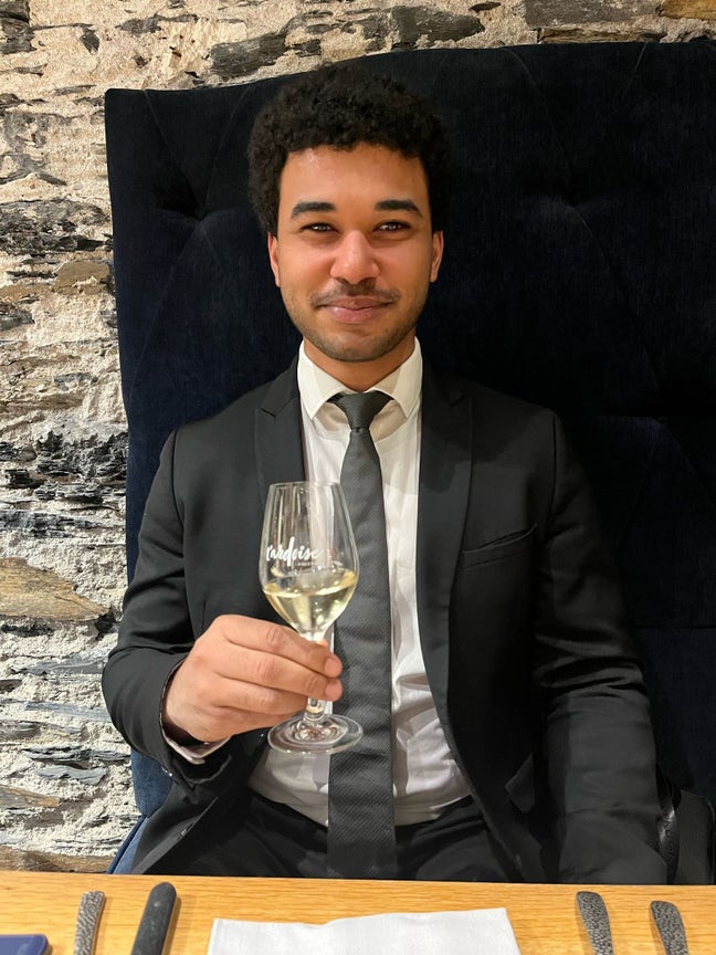 Professional Male, 28, looking for a single/double Main Photo