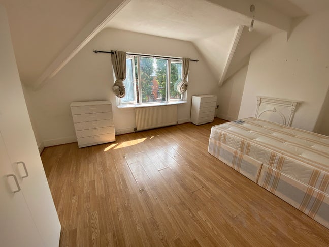 Double & Single Room – 2 Min Walk to Jubilee Line Main Photo