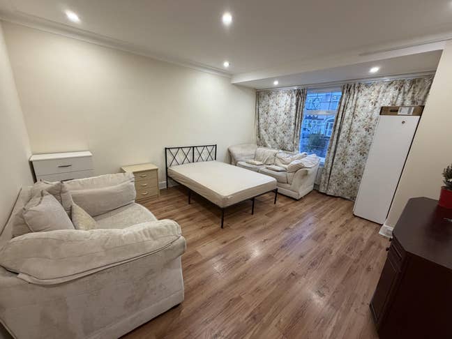 Beautiful 3 rooms in Illford (Half Deposit🔥)  Main Photo