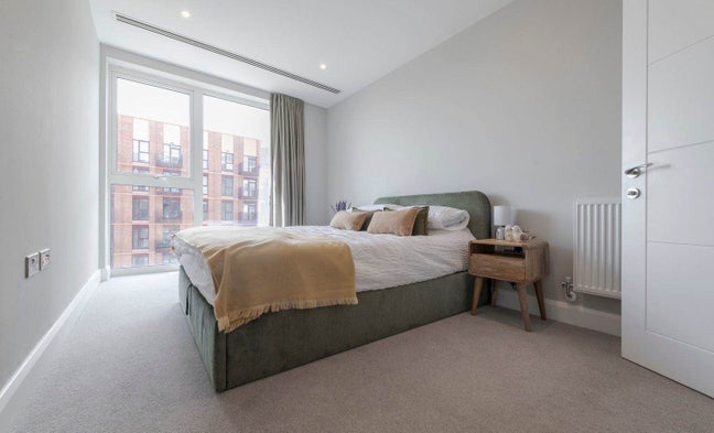 Double Room available in 2 bed luxury apartment Main Photo