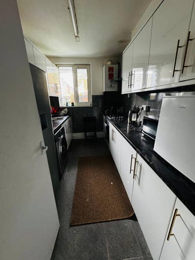 Fully Furnished Double & Single Room Main Photo