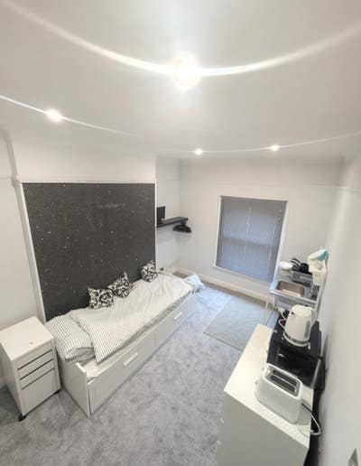Dbl Room 5 Min Barons Court  Main Photo