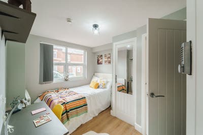 5 Bed (ensuite)House, Humber Avenue, CV1 Main Photo