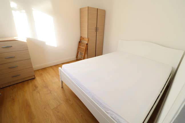 Great Deal - Double Room in a Three Bed House Main Photo