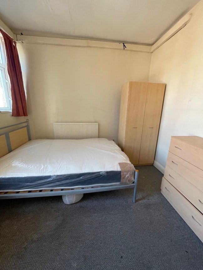 Lovely Room Available in LS11 Main Photo