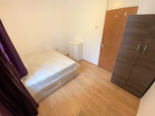 2 Double Rooms Available in Bow E3 *.* Main Photo