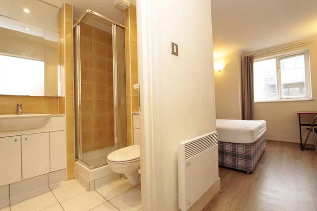 Amazing Ensuite! Beautiful House in Prime Location Main Photo