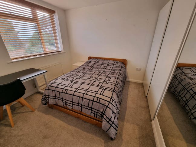 Double Room (Bills Included) Main Photo