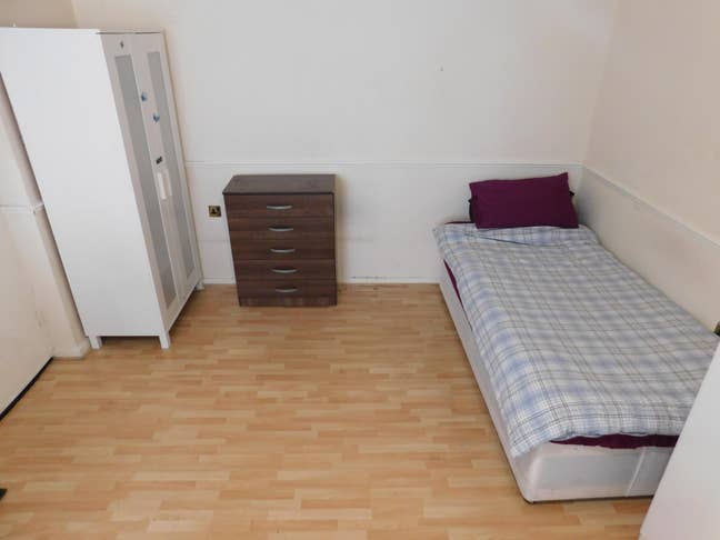 Single and Double Room Available in Poplar E14 *.* Main Photo
