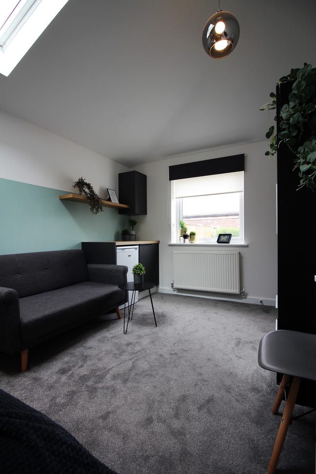 🧡 Spacious, Beautifully Finished En-Suite Room  Main Photo