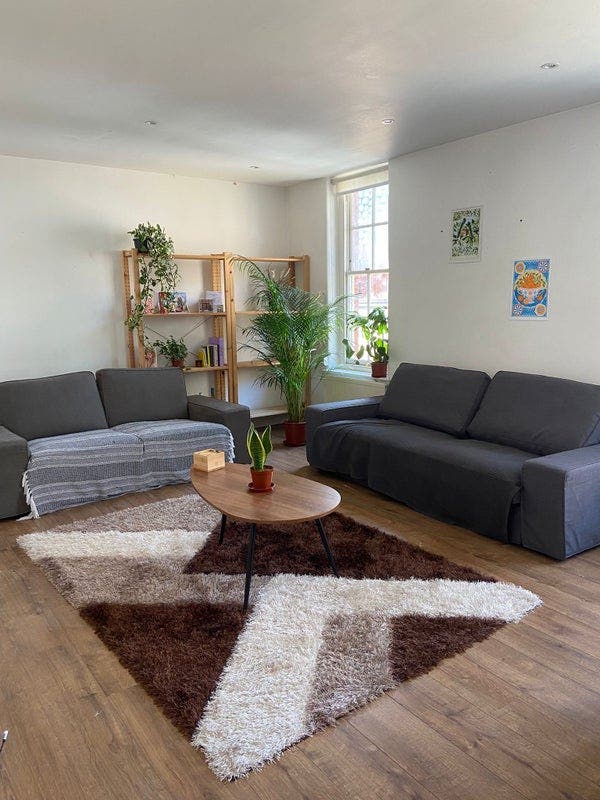 Double Room in 3-Bed Flat in the Heart of Shoredit Main Photo