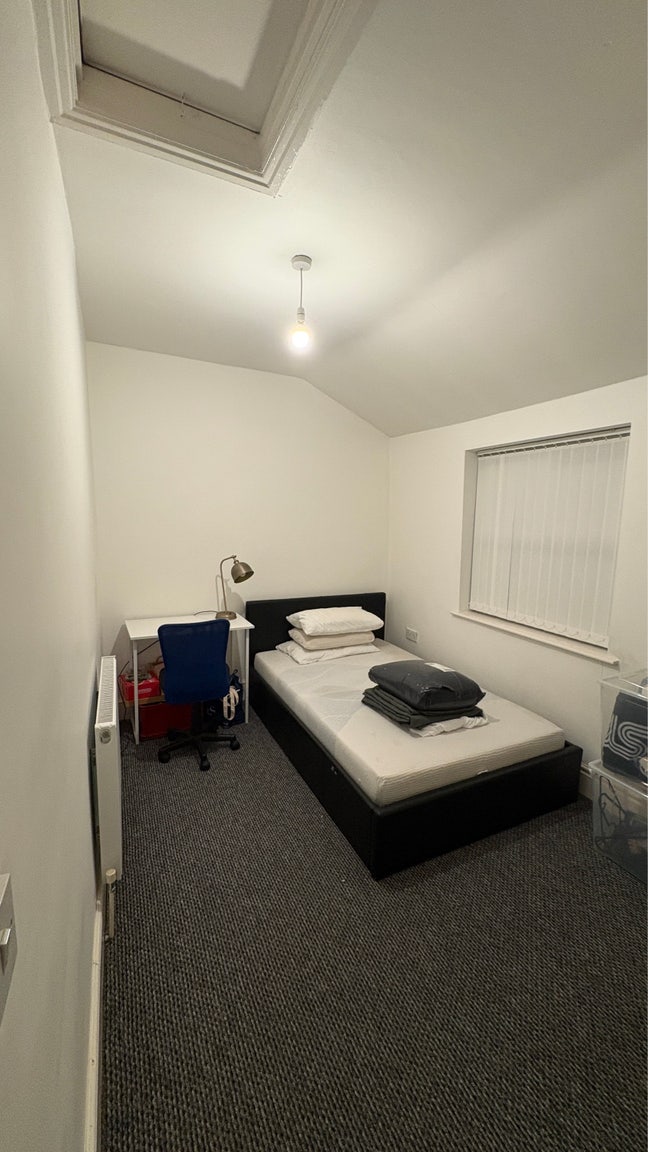 Double Room available for 7 months Main Photo