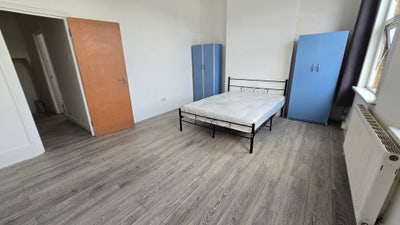 Fantastic 2 Bedroom Flat W Garden Stratford Main Photo