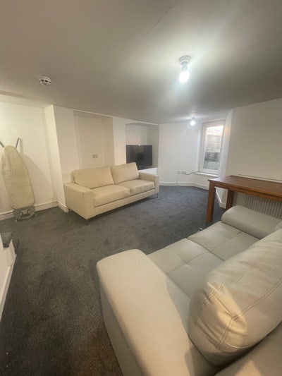 Lovely Room Available to Move in Asap Main Photo