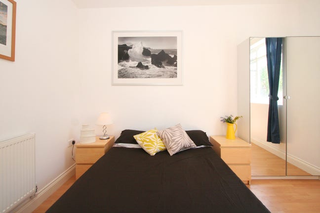 Double in Surrey Quays - All Bills Included Main Photo