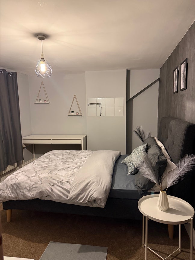 Furnished Double Room  Main Photo