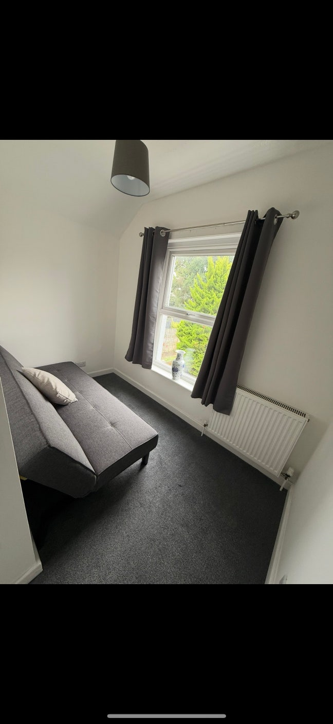 Small room for rent Main Photo