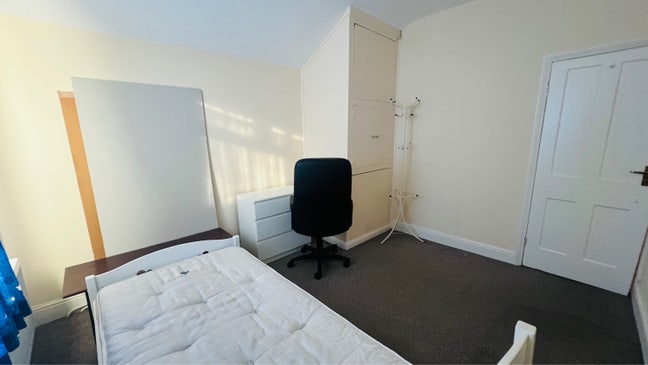 Room available in shared house including all bills Main Photo