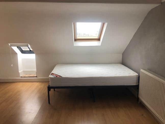 Large Attic Room for rent  Main Photo