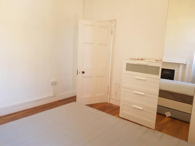 Double Bedsit Kensal Green NW10 (Harrow) Main Photo
