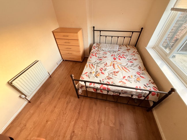 2 Double room available to rent Main Photo