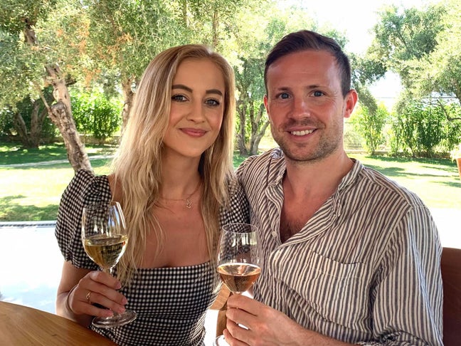 Large, Sunny Room in Zone 1 Apartment! Main Photo