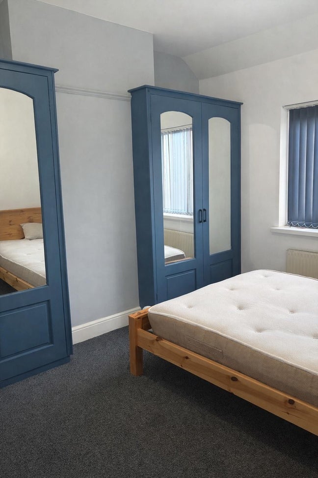 Rooms Available in newly refurbished property Main Photo