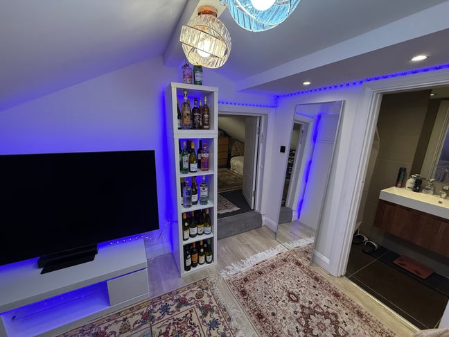 Studio/Room Main Photo