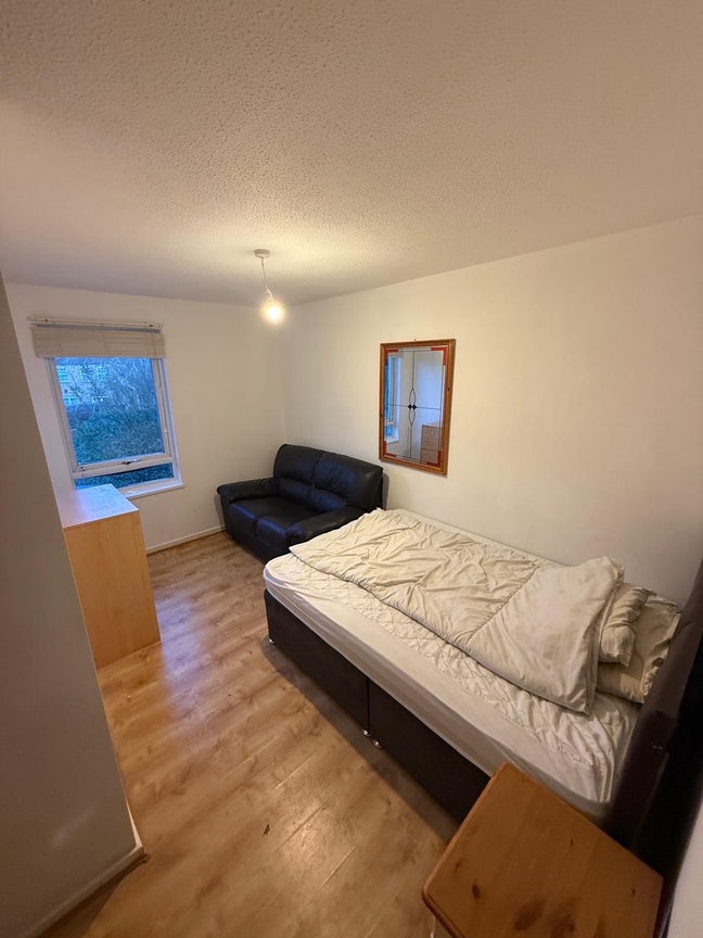 2 x Spacious Double Rooms in friendly house  Main Photo