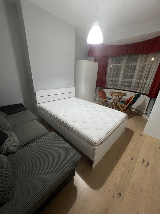 Double Room - Female Lodger Only  Main Photo