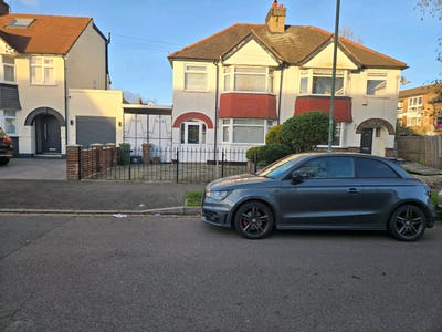 Spacious House  , Close To St Helier Hospital  Main Photo
