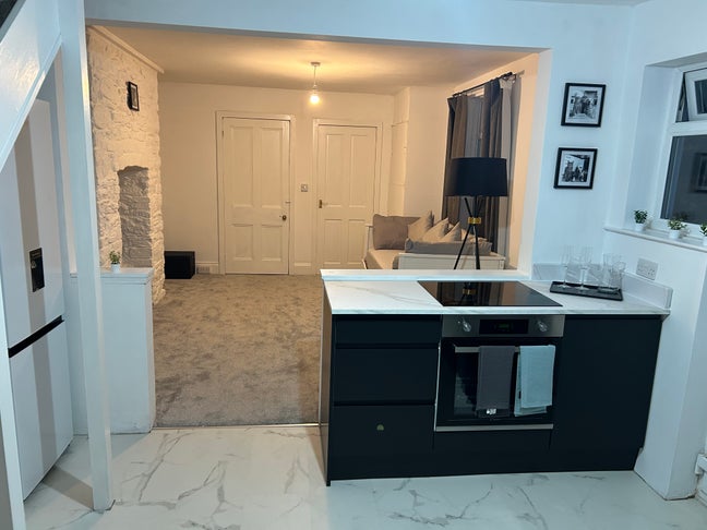 Self contained flat suitable for professionals Main Photo