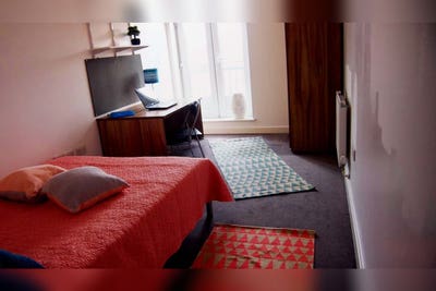 Ensuite in 4 bed flat, 7th floor, City Centre  Main Photo