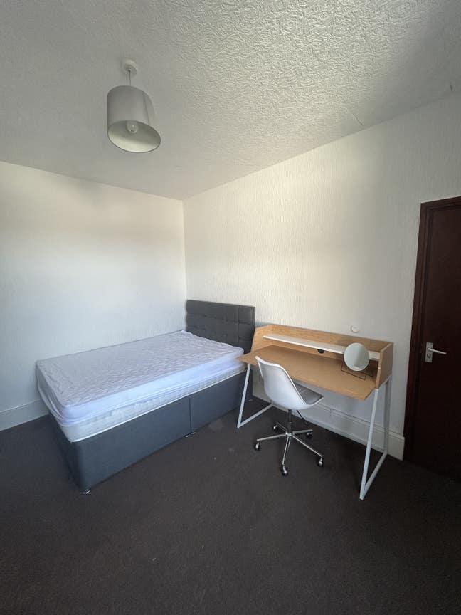 Wonderful double room to rent Main Photo